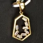 Zeitloser Gold-Anhänger in modernem, geometrischen Design in 14K 585 Gold (Gelbgold), edel verziert mit strahlend, weißen Zirkonia
