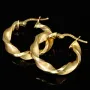 Edle Spiral-Creolen in mit feinem halb polierten, halb mattierten Design aus hochwertigem 585 / 14K Gold