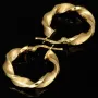 Edle Spiral-Creolen in mit feinem halb polierten, halb mattierten Design aus hochwertigem 585 / 14K Gold