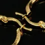 Glänzende Spiral-Ohrringe / Twist-Creolen mit feinem Greco-Muster aus exquisitem 585 / 14K Gold