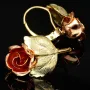 Ohrringe aus edlem 333 / 8 Karat Bicolor Gold (Gelbgold und Roségold) mit dem Rosen-Motiv mit filigranen Details