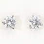 Zeitlos schöne Ohrstecker aus rhodiniertem 925er Sterling Silber, die mit brillant geschliffenen Zirkonia (Diamantimitation)