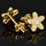 Edle Blumen-Ohrstecker in Blütenform (585er 14K) mit feinem, leuchtendem Zirkoniabesatz