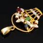 Blumentopf-Anhänger aus 333er 8k Bicolor Gold (Gelb- und Weißgold) mit detailreichem Dekor und in feinster Präzision Zirkonia besetzt