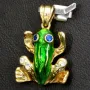 Stylischer Frosch-Anhänger aus funkelndem 9K 375 Gelbgold mit Zirkoniasteinen besetzt