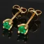 Handgearbeitete Smaragd-Ohrstecker mit 2 runden, kolumbianischen, in Krappen gefassten Smaragden aus hochwertigem Gold (18K / 750 Gelbgold)