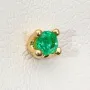 Handgearbeitete Smaragd-Ohrstecker mit 2 runden, kolumbianischen, in Krappen gefassten Smaragden aus hochwertigem Gold (18K / 750 Gelbgold)