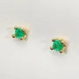 Handgearbeitete Smaragd-Ohrstecker mit 2 runden, kolumbianischen, in Krappen gefassten Smaragden aus hochwertigem Gold (18K / 750 Gelbgold)