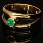 Exklusiver Ring mit einem kolumbianischen, leuchtend grünen Smaragd im Rundschliff ca. 0,23 ct. in hochwertigem 18K / 750 Gelbgold gefasst - Handgearbeitet
