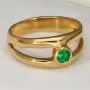 Exklusiver Ring mit einem kolumbianischen, leuchtend grünen Smaragd im Rundschliff ca. 0,23 ct. in hochwertigem 18K / 750 Gelbgold gefasst - Handgearbeitet