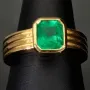 Außergewöhnlicher Ring aus hochwertigem Gelbgold (750, 18K Gold) mit einem beeindruckenden, leuchtenden, kolumbianischen Smaragd (ca. 1,83 ct.) - RG ca. 57