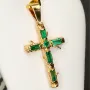 Exklusiver handgefertigter Kreuzanhänger aus 750er (18 Karat) Gold im kunstvollen Baumast-Optik mit sechs edlen Smaragden von ca. 1,3 ct. Gesamtgewicht