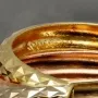 14 Karat (585) Tricolor Gold-Creolen mit edel facettierter Struktur (Gelbgold, Roségold und Weißgold)