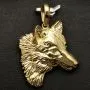 Detailliert gearbeiteter Wolfskopf-Anhänger aus edlem, funkelnden 585 14K Gold mit leuchtend grünen Augen aus Zirkoniasteinen