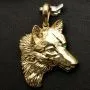 Detailliert gearbeiteter Wolfskopf-Anhänger aus edlem, funkelnden 585 14K Gold mit leuchtend grünen Augen aus Zirkoniasteinen