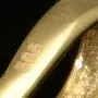 Detailliert gearbeiteter Wolfskopf-Anhänger aus edlem, funkelnden 585 14K Gold mit leuchtend grünen Augen aus Zirkoniasteinen