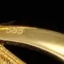 Hochwertig und detailliert gearbeiteter Engel-Anhänger mit Maschinengewehr - Schutzengel-Anhänger aus 14k (585er) Gelbgold und Zirkonia