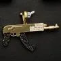 Hochwertig gearbeiteter Maschinengewehr-Anhänger aus edlem, hochglanzpoliertem 585 / 14K Gold fein besetzt mit Zirkoniasteinen