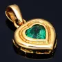 Anhänger aus 750er (18K) Gelbgold bestückt mit aufwendig geschliffenem Smaragd in Herzform aus den Anden Kolumbiens