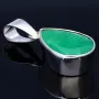 In Tropfenform facettierter Smaragdkristall von 10,1 Karat in 950 Silber gefasst