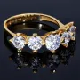 Funkelnder Ring aus 585 / 14K Gold für Damen mit 5 großen, leuchtenden Zirkonia (Diamantimitationen im Brillantschliff) bestückt (ca. 56-57 RG)
