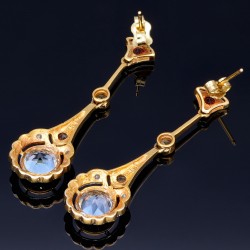 Farbenfrohe und stilvolle Ohrringe mit eingefasstem Zirkonia in 375er 9K Gold in antikem Design