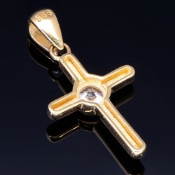 Kreuz-Anhänger in hochwertigem Gelbgold 14k / 585 mit einem funkelndem Zirkoniastein besetzt