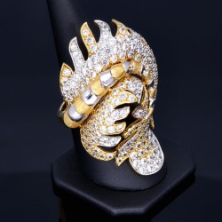 Prunkvoller Damenring mit sehr vielen eingefassten Zirkoniasteinen in hochwertigem 750er 18 Karat Gold in Größe 57-58 mit Eyecatcher-Effekt