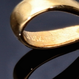 handgearbeiteter kolumbianischer Smaragdanhänger aus 750er (18k) Gelbgold mit 1,2 Karat Smaragd