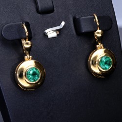 Handgearbeitete, einzigartige Ohrringe in hochwertigem 18K / 750 Gold mit imposanten, kolumbianischen Smaragden bestückt (ca. 2,46 ct. gesamt)