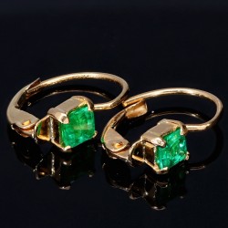 Elegante Ohrhänger mit 2 quadratischen Smaragden und Klappbrisurverschlüssen in edlem 18K / 750 Gold gefasst