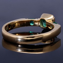 Exklusiver, handgearbeiteter Ring aus edlem Gelbgold (750, 18K) mit 3 eingefassten, leuchtenden, grasgrünen Smaragden