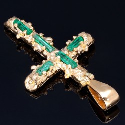 Kreuzanhänger mit 4 funkelnden, leuchtend grünen, Smaragdkristallen in einer besonderen Art der Krappenfassung fixiert. Modern und zugleich zeitlos. (750er 18K Gold)