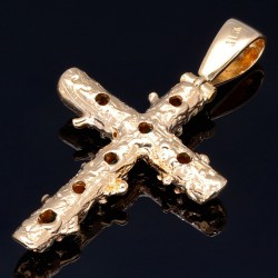 Kreuzanhänger mit 4 funkelnden, leuchtend grünen, Smaragdkristallen in einer besonderen Art der Krappenfassung fixiert. Modern und zugleich zeitlos. (750er 18K Gold)
