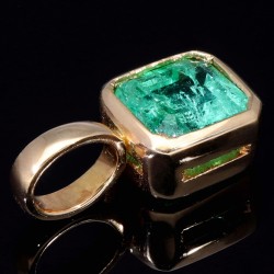 Hochwertiger Smaragdanhänger aus 750 (18K) Gold mit hell grasgrünem Smaragd ( ca. 1,68 Karat)