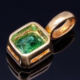 Hochwertiger Smaragdanhänger aus 750 (18K) Gold mit hell grasgrünem Smaragd ( ca. 1,68 Karat)