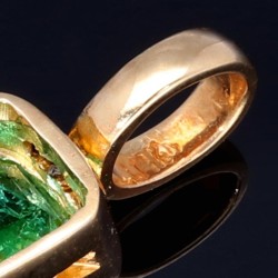 Hochwertiger Smaragdanhänger aus 750 (18K) Gold mit hell grasgrünem Smaragd ( ca. 1,68 Karat)