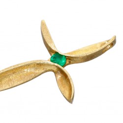 Kreuzanhänger für Damen mit kleinem runden Smaragd aus 18k 750er Gelbgold
