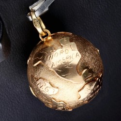 Weltkugel-Globus Anhänger aus wertvollem 14K / 585 Gold mit feiner Darstellung der Kontinente der Erde (ca. 5,4g)