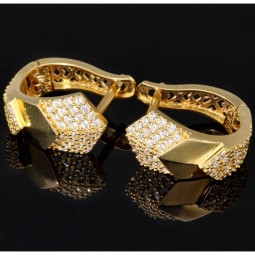 Massive Ohrringe in modernem, stilvollen Design mit Zirkoniasteinen und englischem Verschluss aus edlem 585er 14K Gold