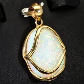 Eindrucksvoller Anhänger mit großem, eingefassten Opal-Dublette in hochwertigem 14K / 585 Gold