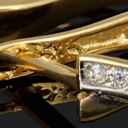 Edle Ohrringe aus Bicolor 585er 14K Gold mit glänzendem Zirkoniabesatz mit englischem Verschluss (Weißgold und Gelbgold)