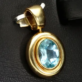 Sehr schöner Vintage-Anhänger mit eingefassten, ovalen himmelblauen Aquamarin in 14K / 585 Gold