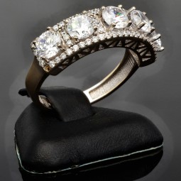 Ring aus 585 / 14K Weißgold für Damen mit vielen glitzernden Zirkonia besetzt (ca. 58 RG)