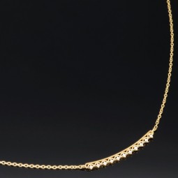 Feines Damencollier aus 585er (14k) Gelbgold mit einem von Zirkoniasteinen besetzten Anhänger in graziösem Design  (Länge ca. 45 cm)