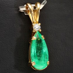 Smaragd-Anhänger - Hell leuchtender Smaragdtropfen mit eindrucksvollen ca. 3,69 ct. und einem Diamanten (ca. 0,1 ct.) in hochwertigem 18K / 750 Gold gefasst