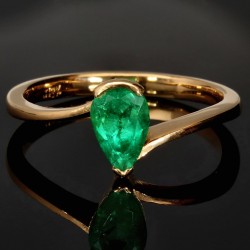 Prächtiger Goldring für Damen mit einem ausgewählten, leuchtend grasgrünen Smaragd in Tropfenform eingefasst in 18K / 750 Gold - hergestellt in Handarbeit - RG ca. 55