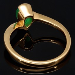 Prächtiger Goldring für Damen mit einem ausgewählten, leuchtend grasgrünen Smaragd in Tropfenform eingefasst in 18K / 750 Gold - hergestellt in Handarbeit - RG ca. 55