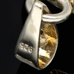 Handgearbeiteter Anhänger mit einem natürlichen, polierten Smaragdgestein (ca. 50,5 ct.) eingefasst in edlem 925 Silber