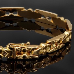 Goldarmband aus edlem 585 / 14k Gelbgold mit außergewöhnlichem Design in ca. 20 cm Länge und einer Breite von ca. 7mm (ca. 13,5g)